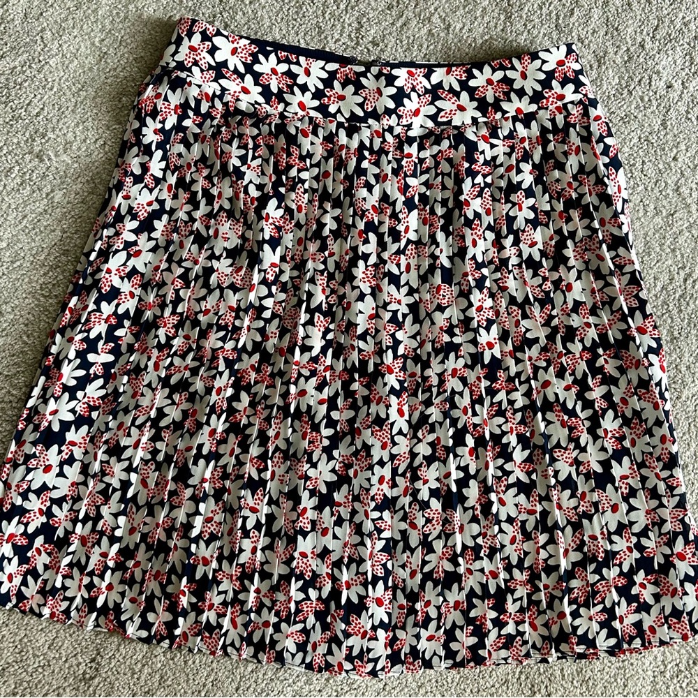 J Crew Red & White Daisies on Navy Blue Sz 6 Fully lined